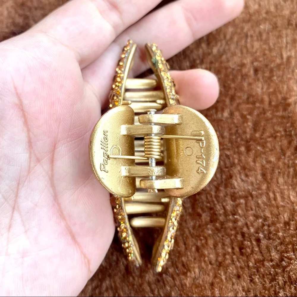 Beautiful Studded Golden Clip!❤️ - Picture 6 of 7